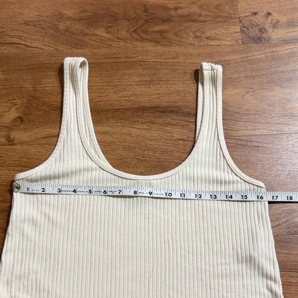 Beyond Yoga Women Medium Wide Knit Ribbed Well Traveled Tank‎ Cream - Picture 9 of 11
